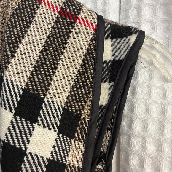 Uno Core Plaid Wrap Vest with Belt - Picture 4 of 10